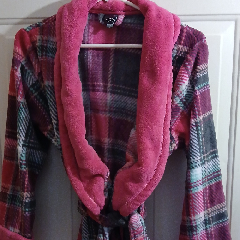 Ulta Beauty Pink and Gray Fleece Robe